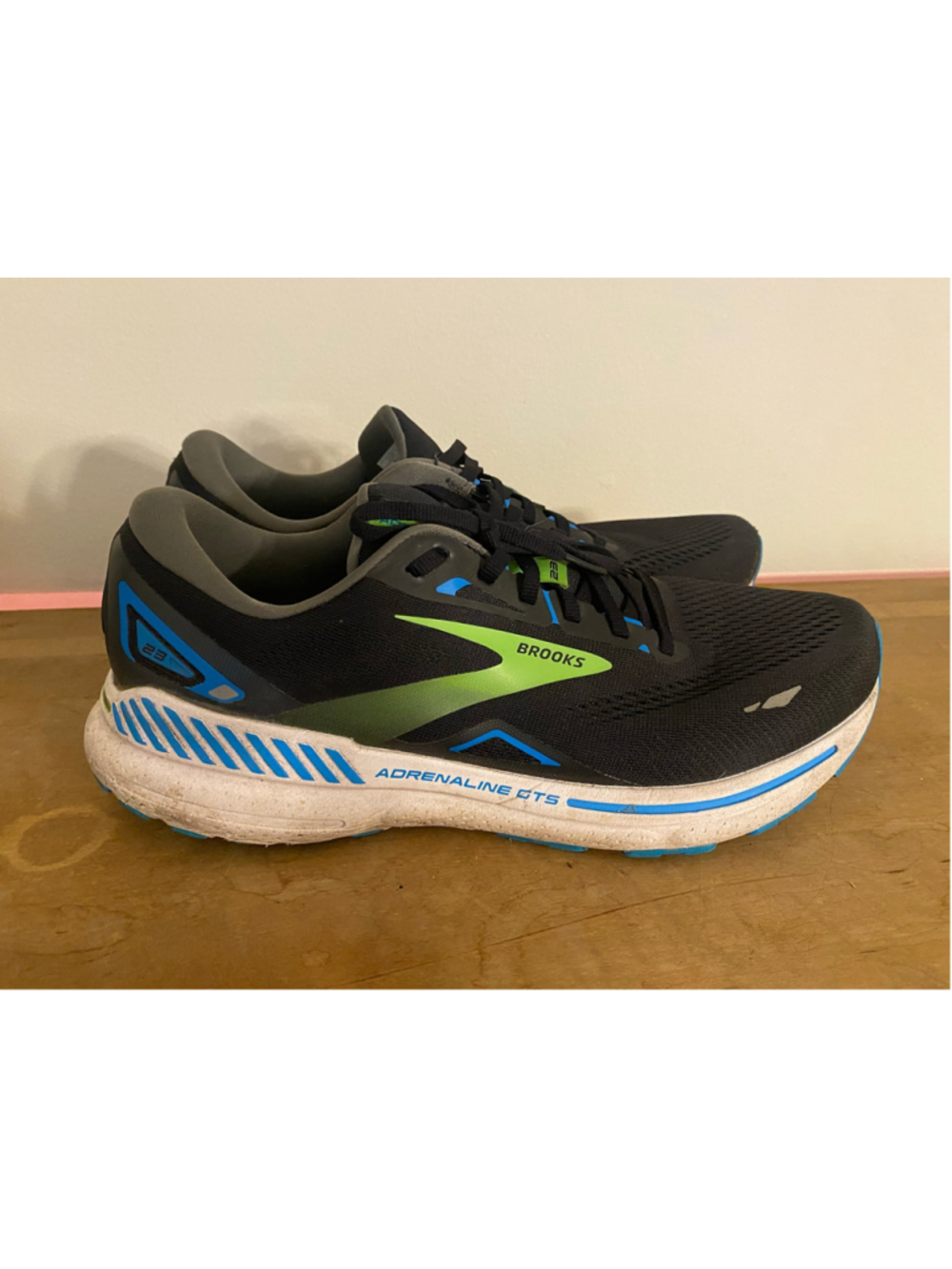 Brooks 11.5 men’s Adrenaline GTS Athletic Shoes Black/Green